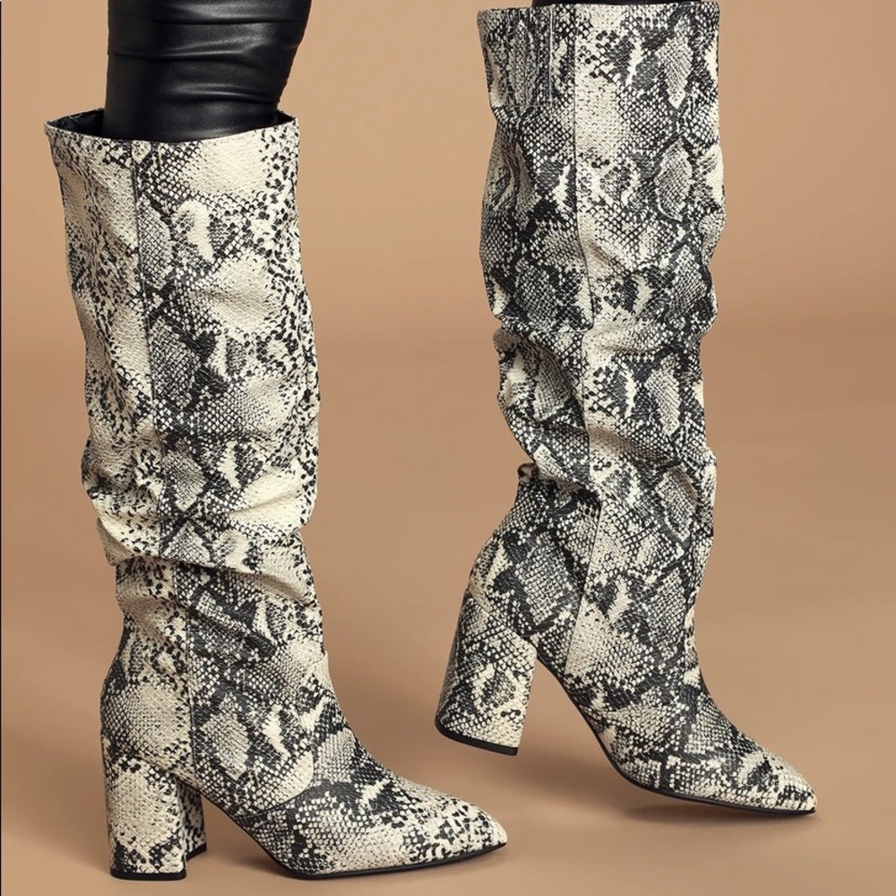 NWOB SNAKE BOOTS